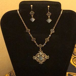 Avon Necklace & Earring Set